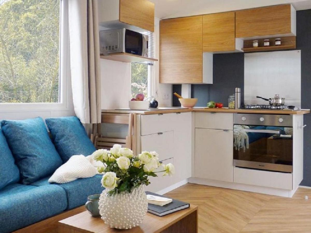 Chalet Op Camping Lauwersoog Met 3 Slaapkamers En Vaatwasser - Joycasa المظهر الخارجي الصورة