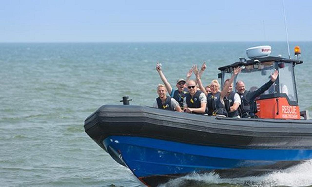 Chalet Op Camping Lauwersoog Met 3 Slaapkamers En Vaatwasser - Joycasa المظهر الخارجي الصورة
