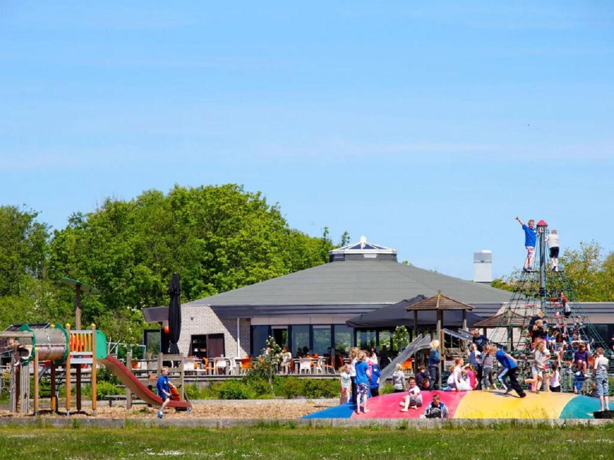 Chalet Op Camping Lauwersoog Met 3 Slaapkamers En Vaatwasser - Joycasa المظهر الخارجي الصورة