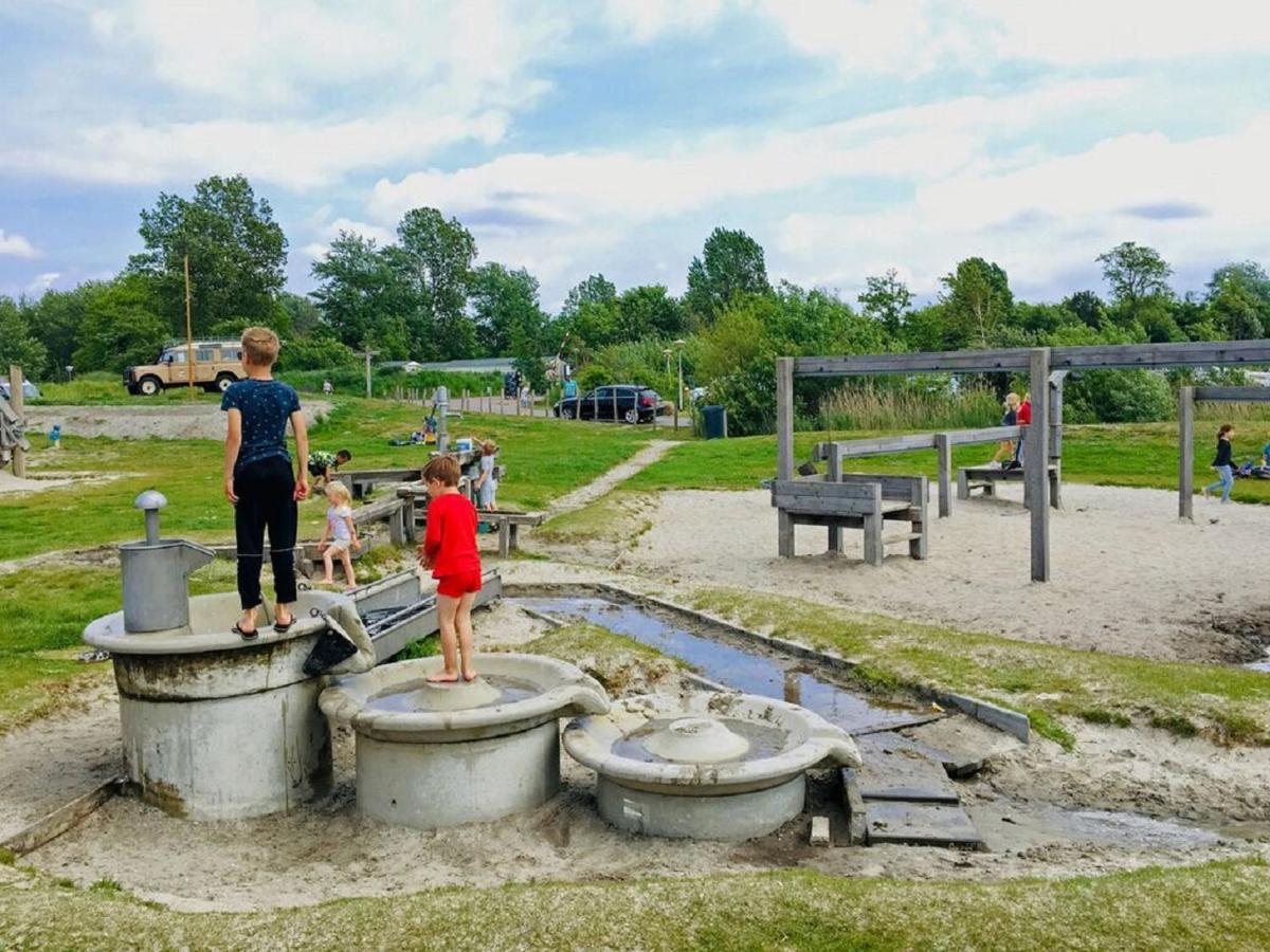 Chalet Op Camping Lauwersoog Met 3 Slaapkamers En Vaatwasser - Joycasa المظهر الخارجي الصورة